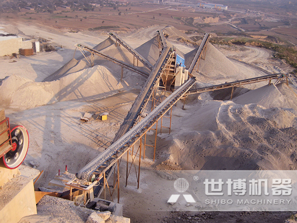 建筑垃圾固定破碎機(jī)生產(chǎn)線(xiàn)現(xiàn)場(chǎng)