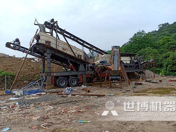 移動(dòng)破碎站客戶(hù)現(xiàn)場(chǎng)