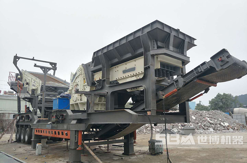 移動(dòng)碎石機(jī)生產(chǎn)現(xiàn)場(chǎng)