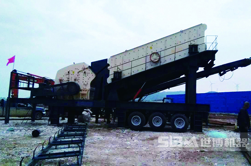 大型流動(dòng)式分篩破碎機(jī)安裝現(xiàn)場