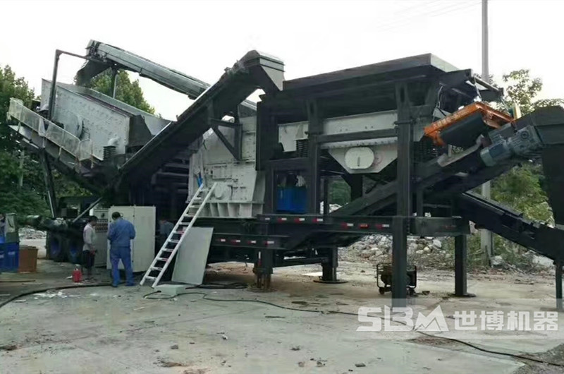 移動(dòng)破碎篩分一體機(jī)，三組合移動(dòng)破碎機(jī)