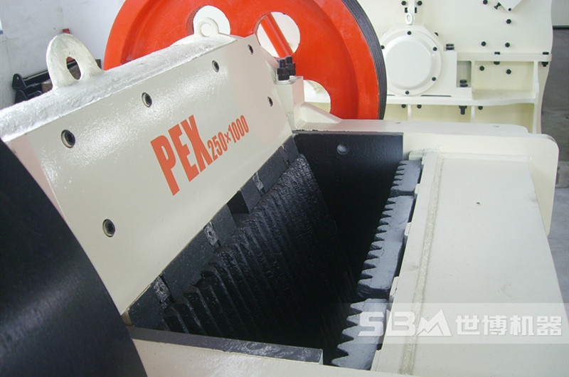 pex細(xì)顎式破碎機進料口