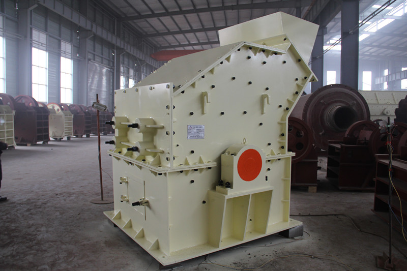 細(xì)碎制砂機(jī)，小型粉碎鵝卵石機(jī)