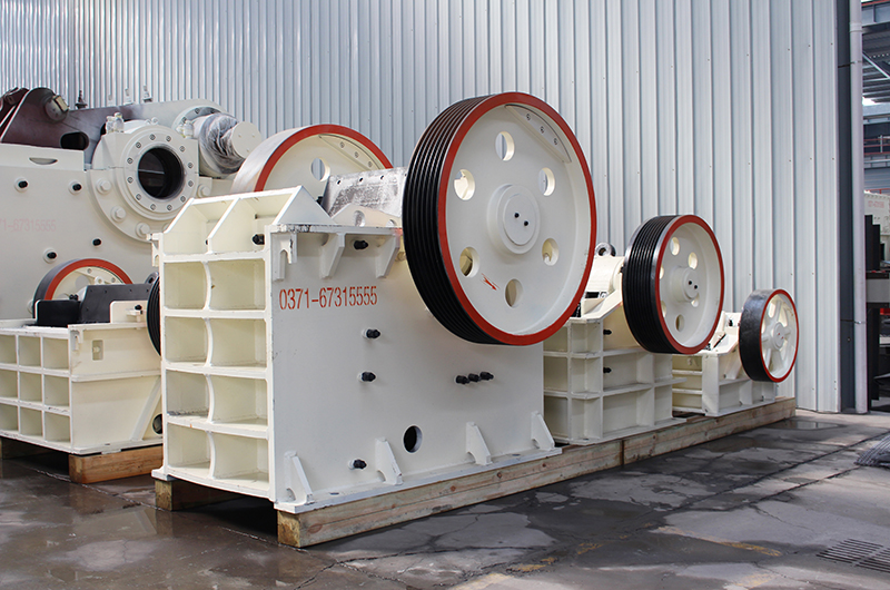 鄂破機，粗碎沙石粉碎機