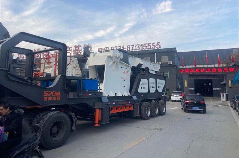 大型移動(dòng)石子石料破碎機(jī)，大型鄂破移動(dòng)站