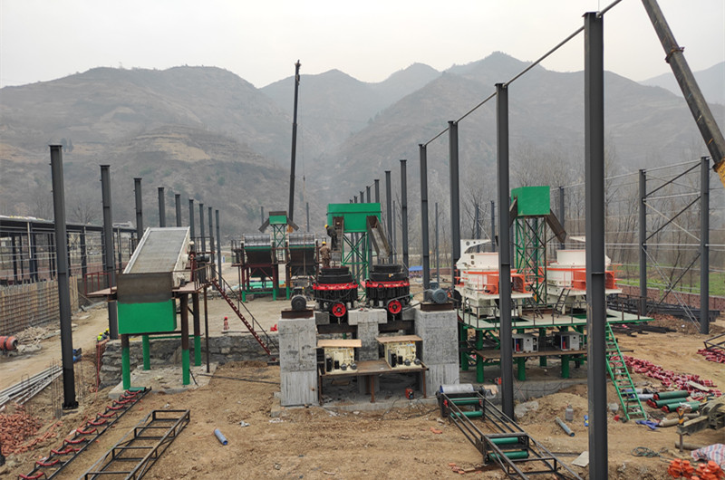 圓錐破碎機、制砂機、振動篩安裝現場