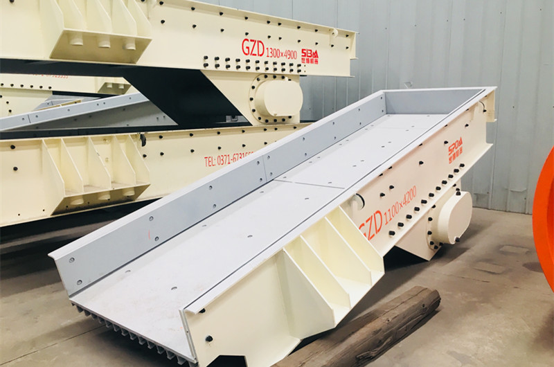 大型石料給料機(jī)設(shè)備車間圖，GZD1300x4900型號(hào)