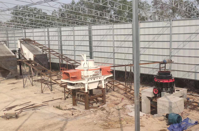 沙場生產(chǎn)現(xiàn)場，機(jī)制砂設(shè)備