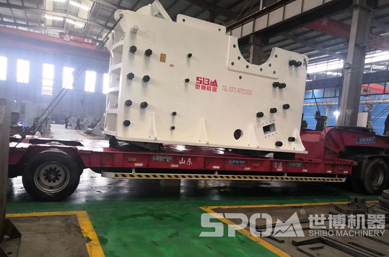 時(shí)產(chǎn)900噸大型顎式石子破碎機(jī)