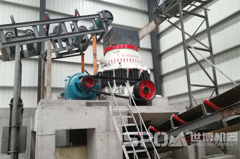 圓錐破碎機(jī)，砂石場(chǎng)中碎礦石