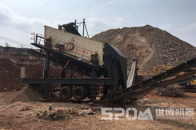 移動振動篩分設備工作現(xiàn)場