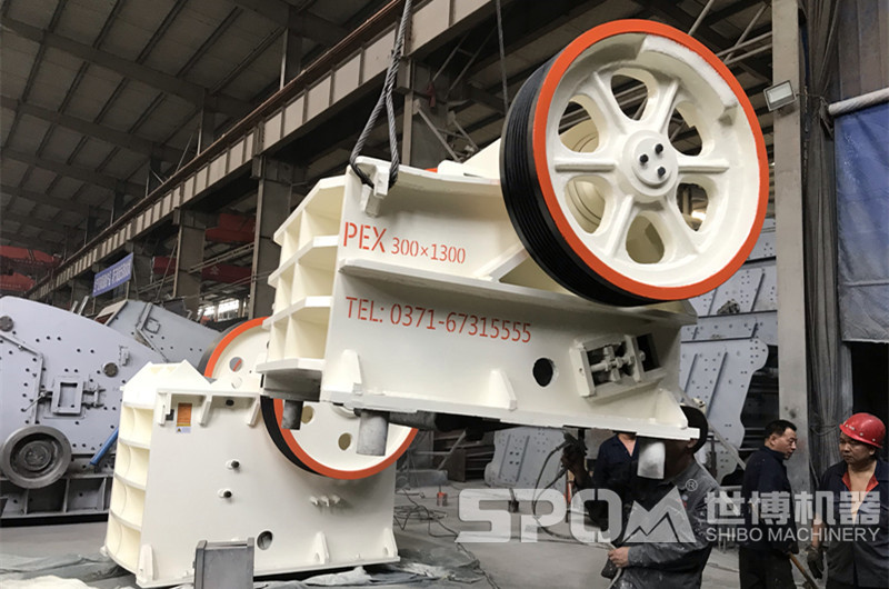 PEX300×1300細顎破碎機，時產70T顎式粉石頭機
