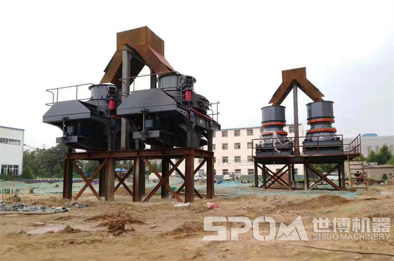 采石場(chǎng)圓錐破和制砂機(jī)安裝現(xiàn)場(chǎng)