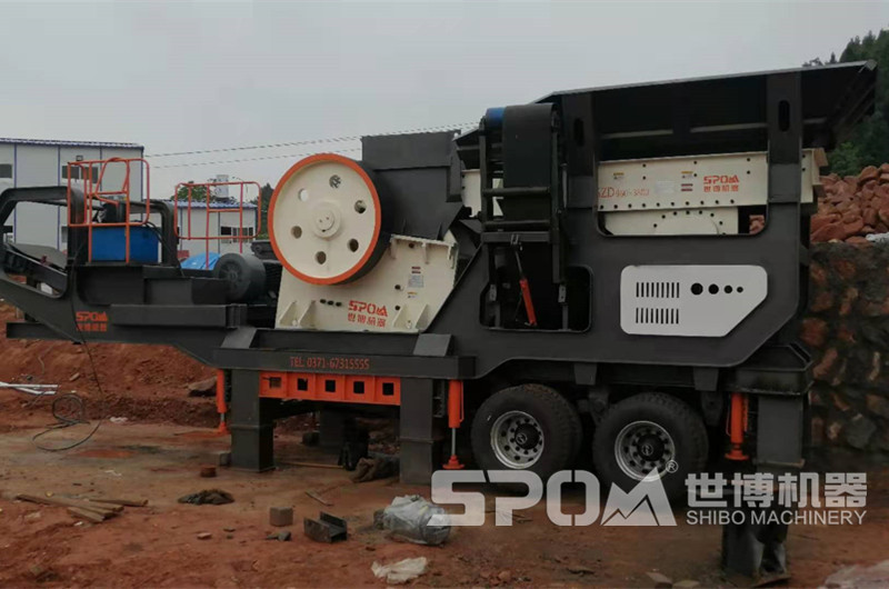 世博小型柴油移動(dòng)破石子破碎機(jī)