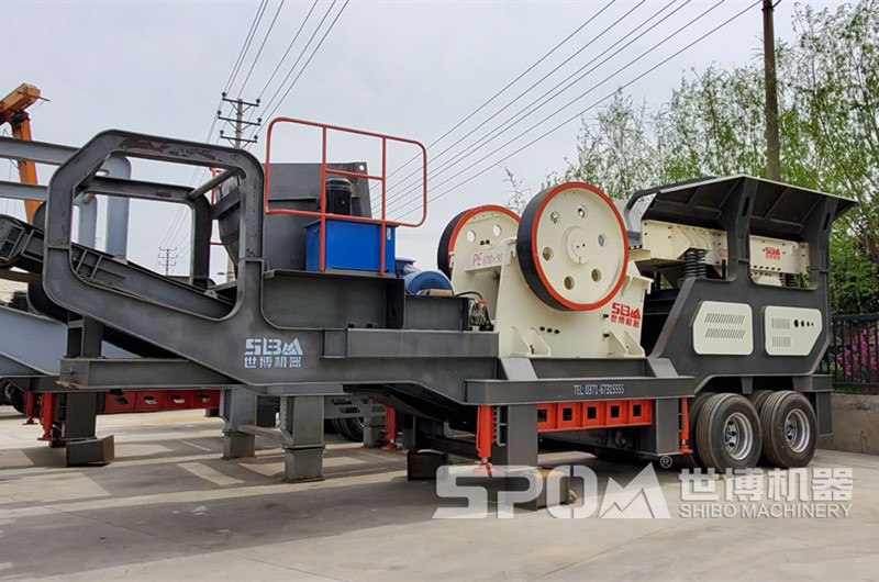 輪胎式顎破移動碎石機(jī)，配置顎破的移動碎石機(jī)