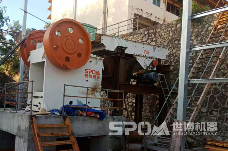 顎式破碎機(jī)，在玄武巖制砂生產(chǎn)線中粗碎