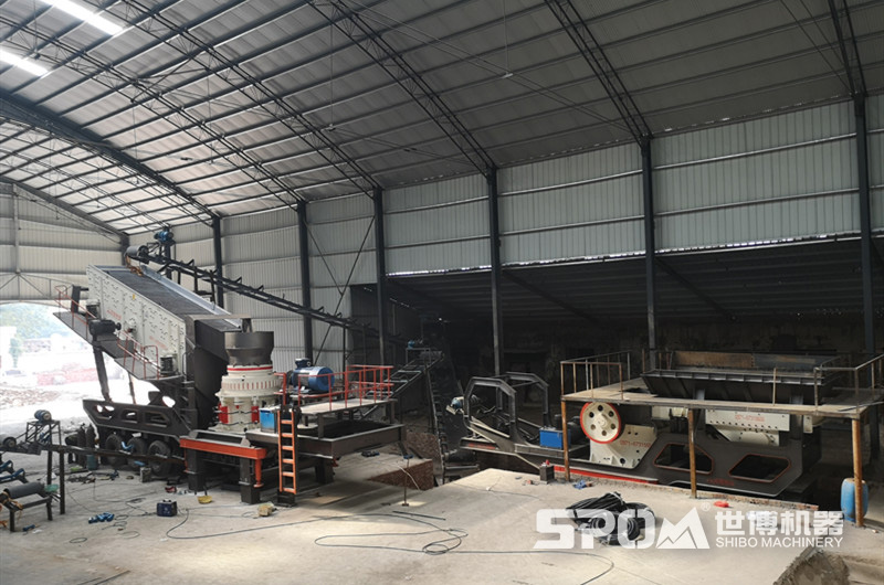 移動(dòng)圓錐破碎機(jī)安裝現(xiàn)場