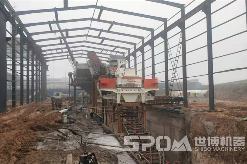 平頂山客戶現(xiàn)場，制砂設備安裝中