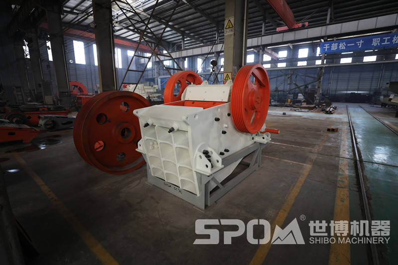 世博顎式破碎機生產(chǎn)車間