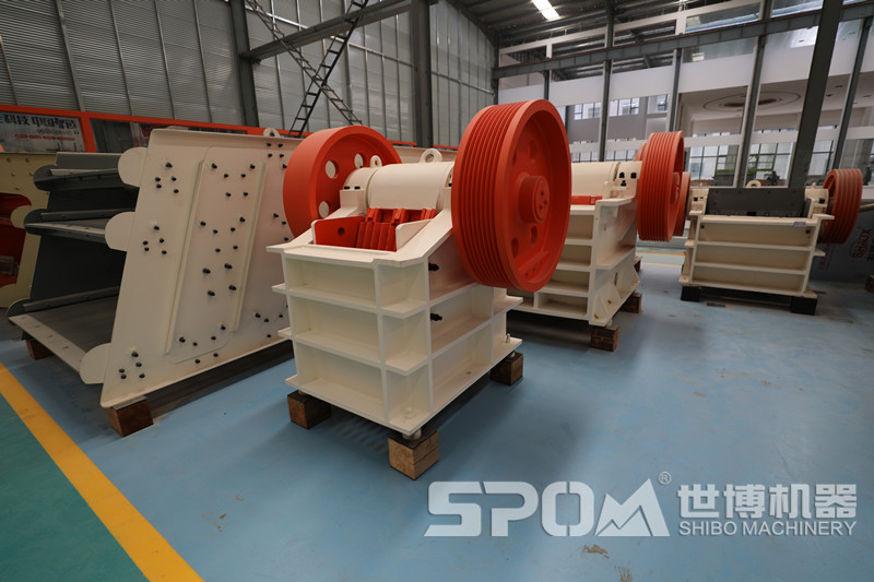 小型柴油碎石機生產(chǎn)車間