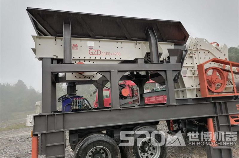 輪胎式粗碎反擊移動破碎站，配大口反擊破