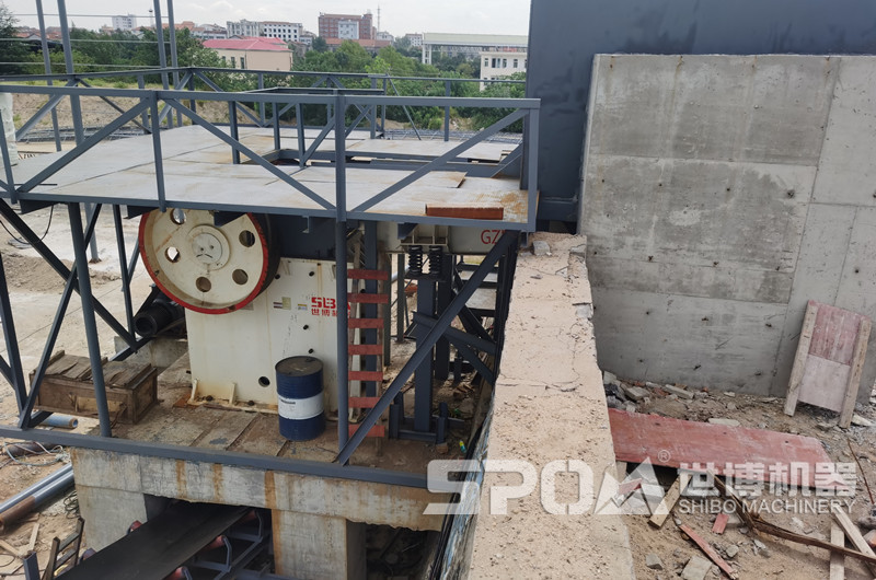 小型石子破碎機(jī)現(xiàn)場圖，家庭用小顎破