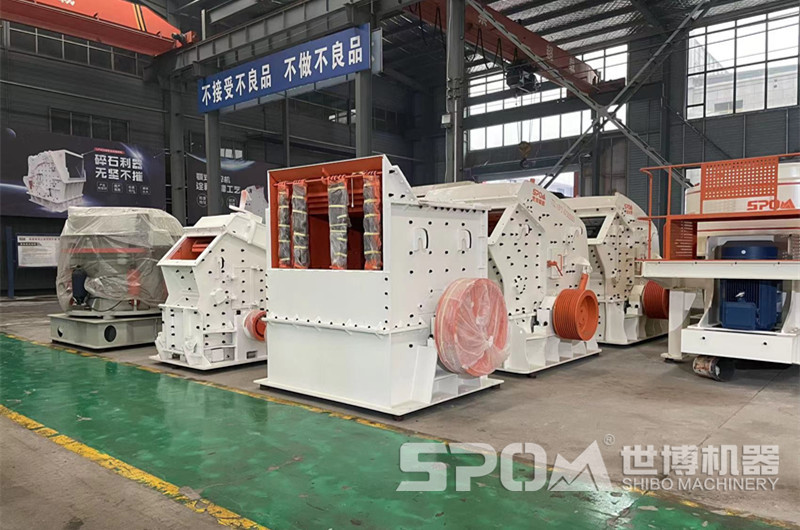 破碎機(jī)車間，成品箱破