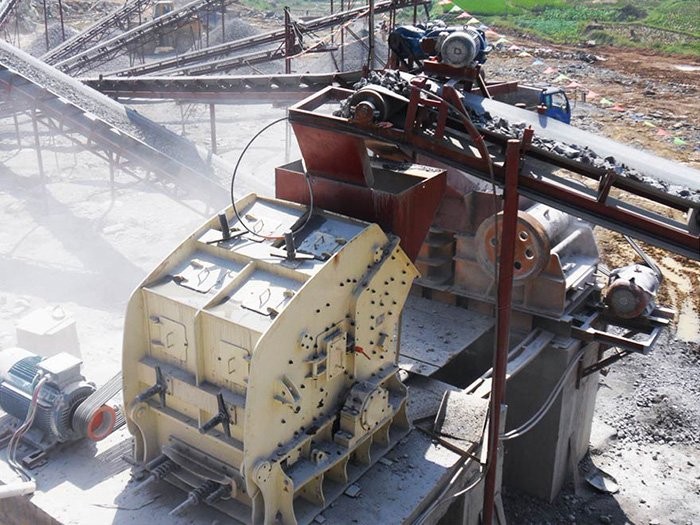 安徽阜陽(yáng)反擊式破碎生產(chǎn)線(xiàn)現(xiàn)場(chǎng)